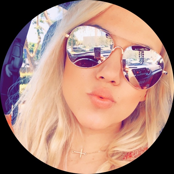 Poshmark profile picture for @appears